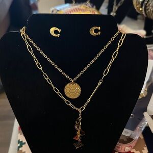 Elegant Gold Layered Necklace Set with Pendant